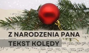 Czerwona bombka i gałązka świerku na nutach. Tekst kolędy "Z Narodzenia Pana" zapowiada świąteczny nastrój.
