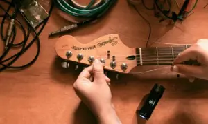 Jak się stroi gitarę elektryczną - proste metody na idealne brzmienie