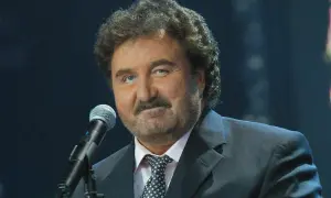 Krzysztof Krawczyk śpiewa, przypominając nam, co dał nam świat.
