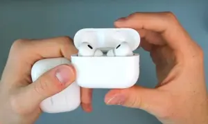 Jak odróżnić AirPods 1 od 2? Kluczowe różnice, które musisz znać