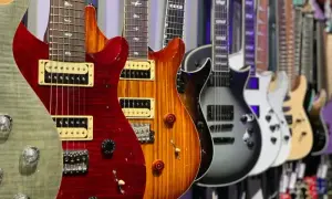 Jaką gitarę elektryczną na początek wybrać, aby nie żałować?
