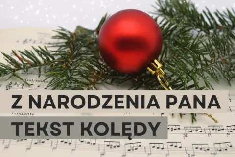 Czerwona bombka i gałązka świerku na nutach. Tekst kolędy "Z Narodzenia Pana" zapowiada świąteczny nastrój.