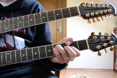 Małomiasteczkowy chwyty na gitarę - proste akordy dla początkujących