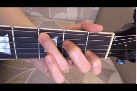 Krajka chwyty na gitarę - najprostsze akordy i bicia do nauki