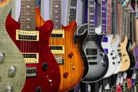 Jaką gitarę elektryczną na początek wybrać, aby nie żałować?