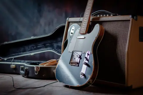 Ile kosztuje dobra gitara elektryczna? Odkryj ceny i modele, które warto mieć