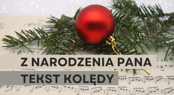 Czerwona bombka i gałązka świerku na nutach. Tekst kolędy "Z Narodzenia Pana" zapowiada świąteczny nastrój.