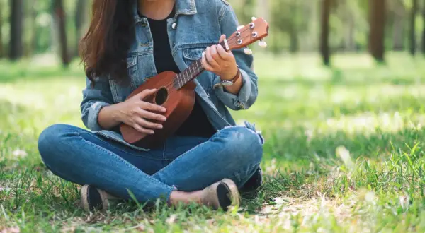 Mały instrument, wielka radość. Ukulele jako sposób na relaks i prostą twórczość
