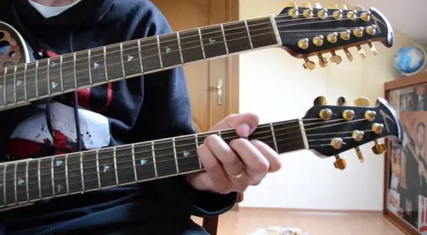 Małomiasteczkowy chwyty na gitarę - proste akordy dla początkujących