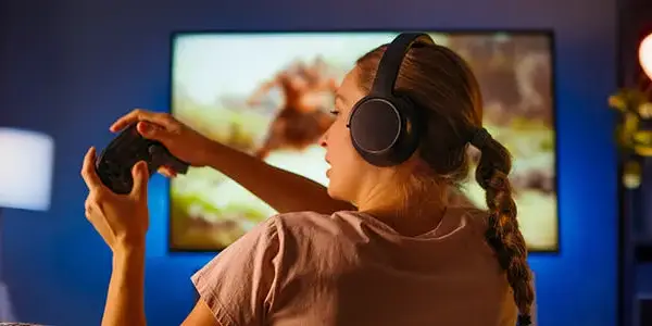 Jakie słuchawki do PS5 wybrać, aby nie przepłacać i grać lepiej?