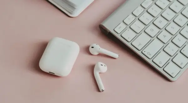 Jak połączyć się z AirPods - proste kroki do bezproblemowego łączenia