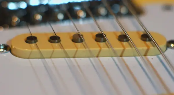 Jak ustawić przetworniki w gitarze elektrycznej, aby poprawić brzmienie