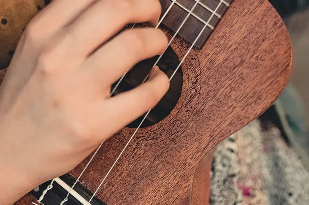 Ukulele sopranowe czy koncertowe: które wybrać dla lepszego brzmienia?