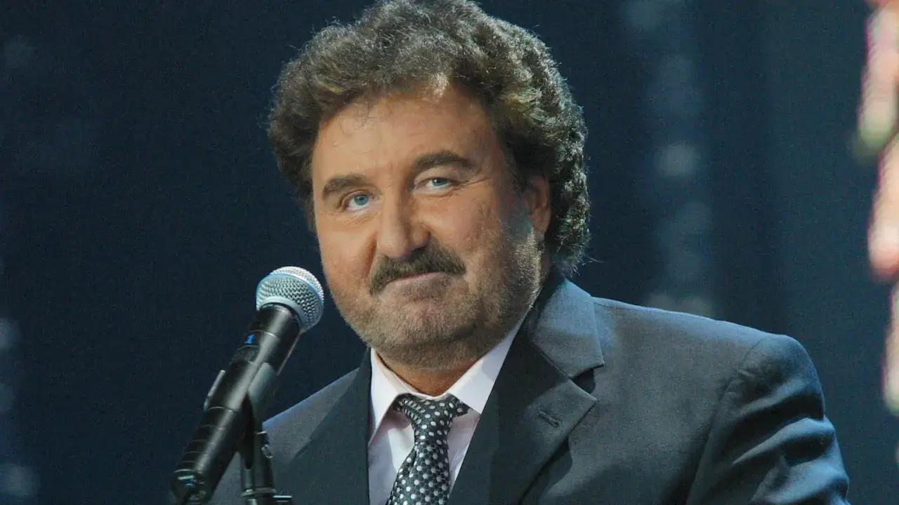 Krzysztof Krawczyk śpiewa, przypominając nam, co dał nam świat.