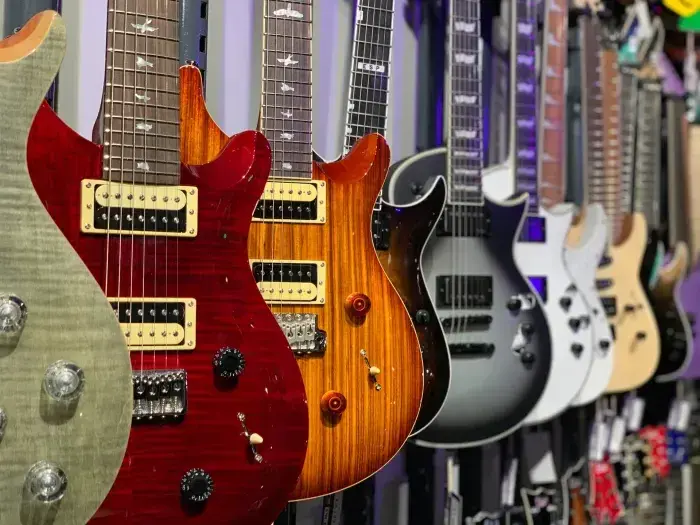 Jaką gitarę elektryczną na początek wybrać, aby nie żałować?