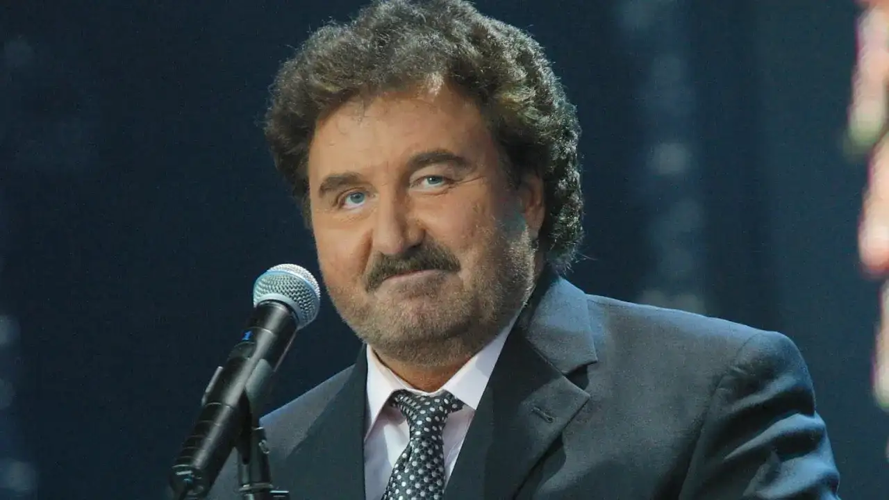 Krzysztof Krawczyk śpiewa, przypominając nam, co dał nam świat.