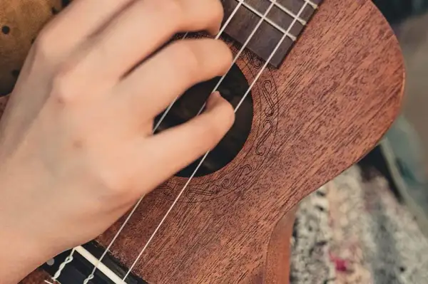 Ukulele sopranowe czy koncertowe: które wybrać dla lepszego brzmienia?
