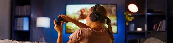 Jakie słuchawki do PS5 wybrać, aby nie przepłacać i grać lepiej?